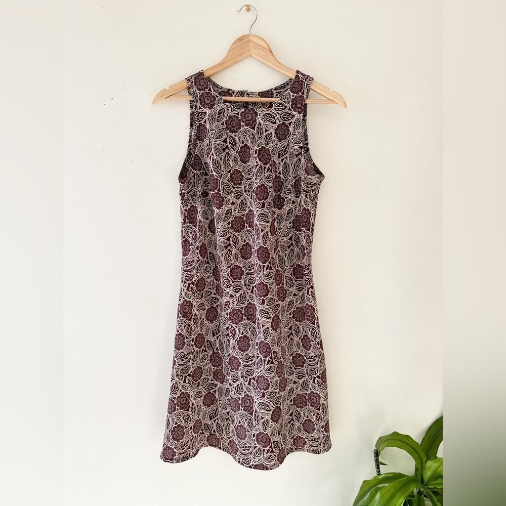 Vintage “Emblem” Floral Sleeveless Dress - Knee length - Burgundy Size: Medium